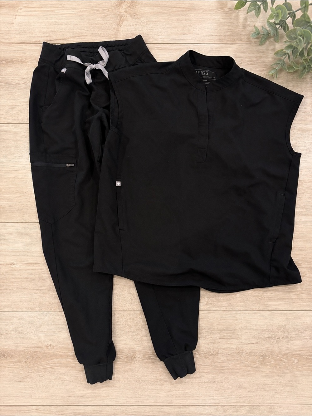 FIGS Black Technical Collection Scrub set. XS Top and Jogger Pants
